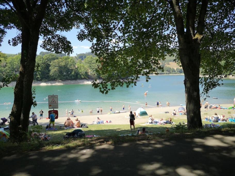 משדה Haus Julia Direkt Am Hennesee Mitten Im Sauerland מראה חיצוני תמונה